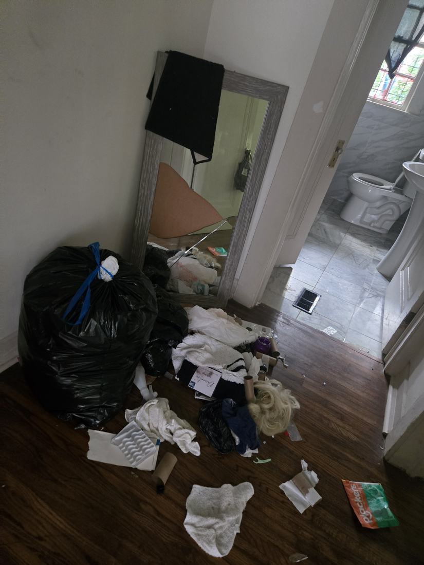 Bath & Hall before Kidoti Clean trash-out, Birmingham AL