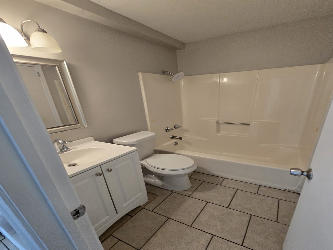 Bathroom vanity and tub after Kidoti Clean turnover, cleaned and sanitized, Birmingham AL